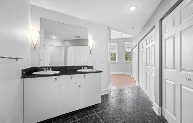 Studio, 1 bath, 1,000 sqft, $1,900, Unit 308