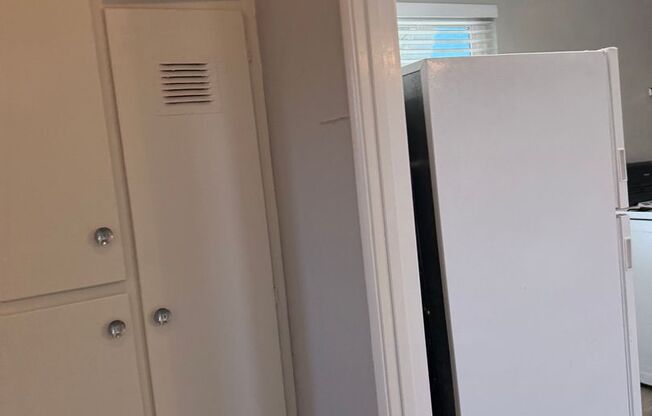 325 AND 331 KUEHNIS DR