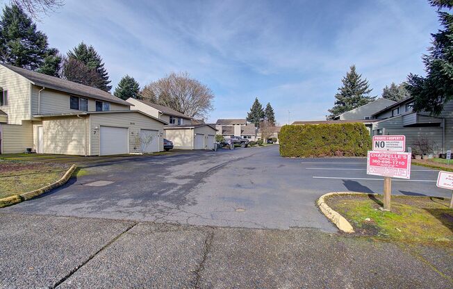 WELL MAINTAINED 2 BR, 2 BA TOWNHOME BY VAN MALL AREA!