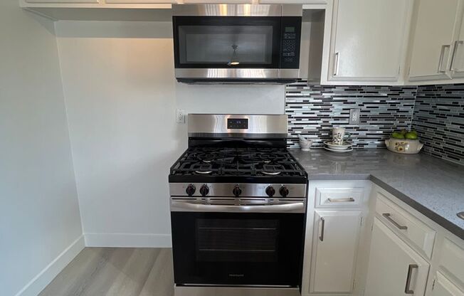 1 bed, 1 bath, 900 sqft, $2,022, Unit 381-35