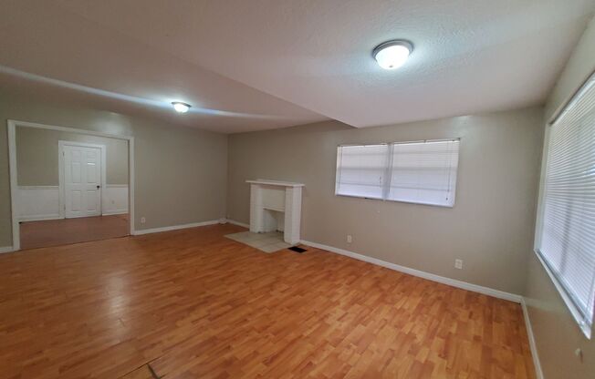 904 E Tomlin St Plant City, FL 33563 MOVE IN SPECIAL!! $250 off 1st Months Rent!!!