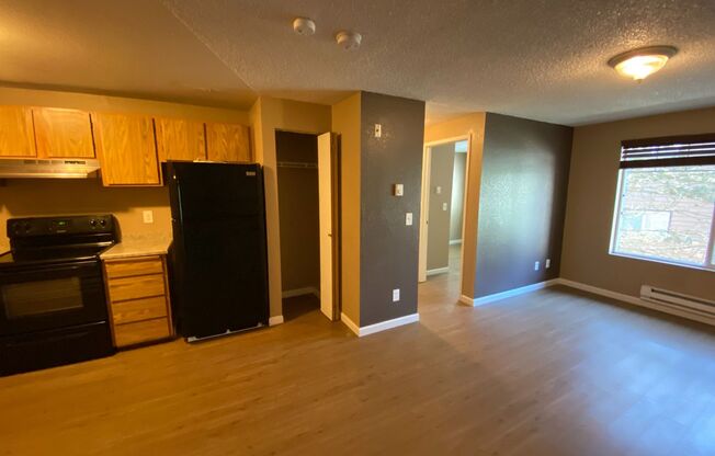 2 beds, 1 bath, 687 sqft, $2,095, Unit A204