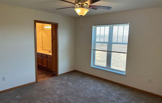 2 beds, 2 baths, 1,223 sqft, $1,660, Unit 925-200