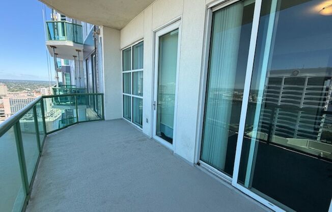 Breathtaking Views from the 35th Floor!