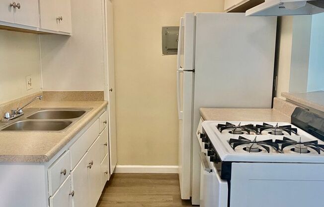 1 bed, 1 bath, 550 sqft, $1,725, Unit 15