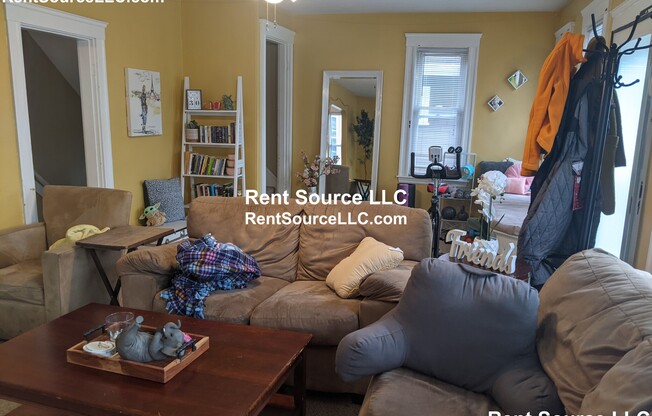 138 W ADAMS ST