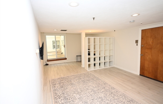 Studio, 1 bath, 473 sqft, $2,190, Unit 102