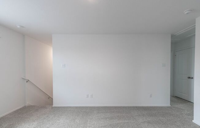4 beds, 2.5 baths, $1,700