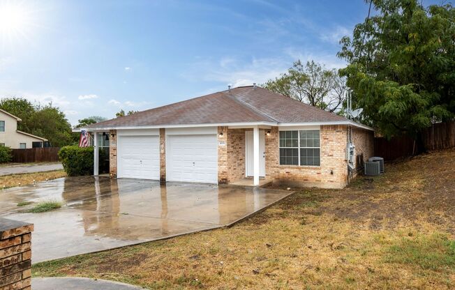 Quaint 2x2 Duplex in NBTX!