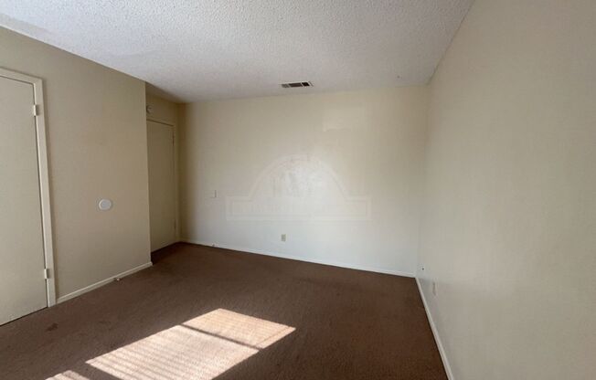 2 beds, 1 bath, $795, Unit 2203 Cascade Unit A