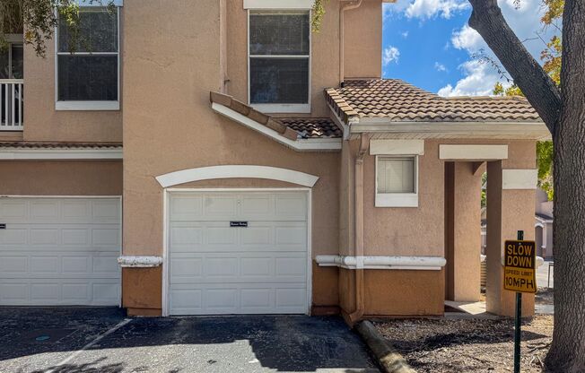 Two bedroom two bath with single car garage in New Tampa!
