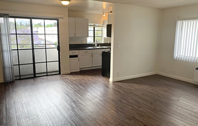 2 beds, 1 bath, 880 sqft, $2,495