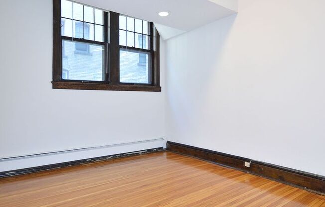 1 bed, 1 bath, 410 sqft, $945, Unit 7 - B