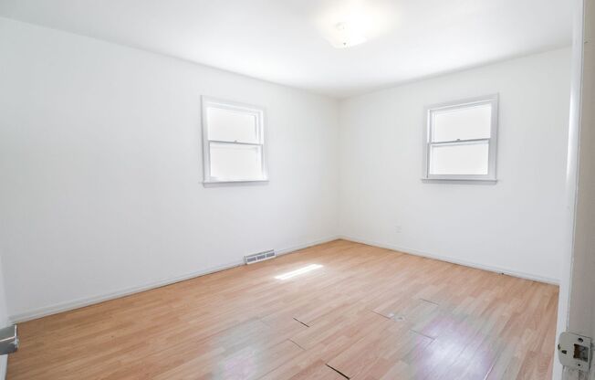 3 beds, 1 bath, 1,330 sqft, $1,295, Unit 1719 6th ave unit 2