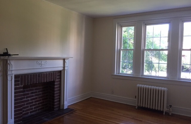 1 bed, 1 bath, 575 sqft, $1,575, Unit E2