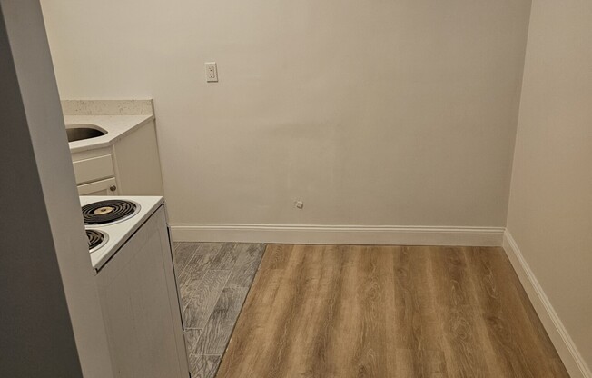 1 bed, 1 bath, $3,100, Unit B2