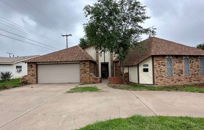 A Large 2 Bed with Sauna and walk in Jacuzzi! Large Rec Room!