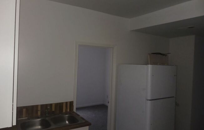 2 beds, 1 bath, $895, Unit Unit A