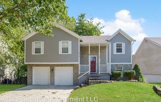 217 SE Topaz Dr