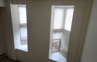 1 bed, 1.5 baths, $700, Unit 820 N. Bridge Street, Apt 102