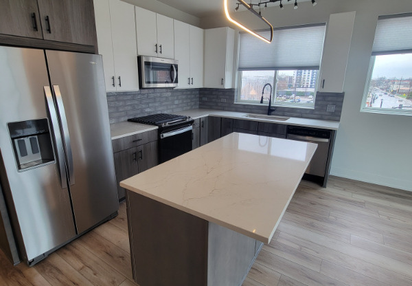302 W LIBERTY DR
