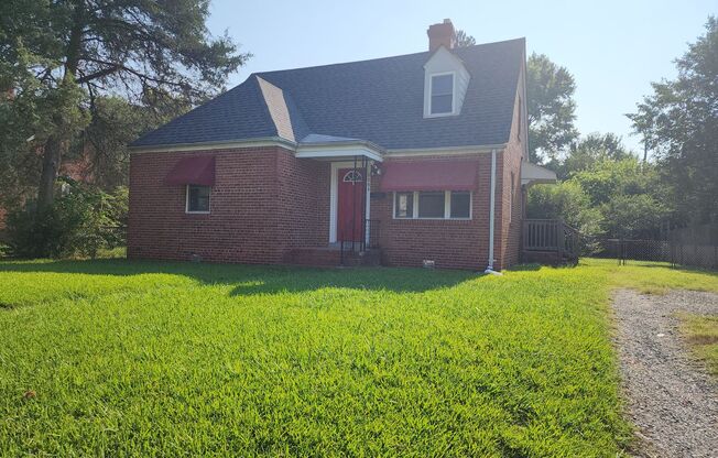 Lovely Brick Home in Established Neighborhood!