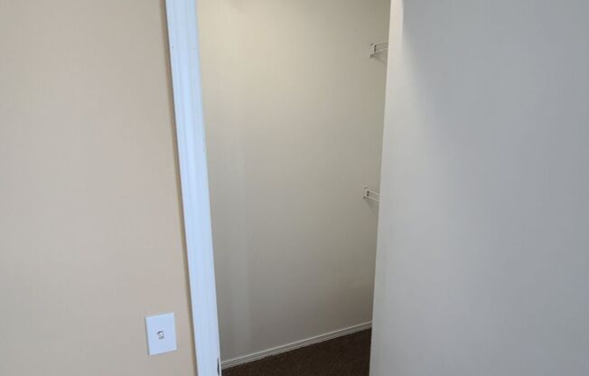 2 beds, 1.5 baths, $900, Unit 2342 Highview