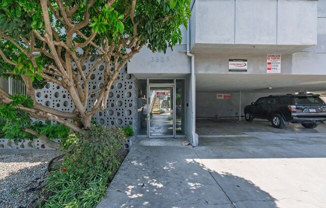 3525 Jasmine Ave