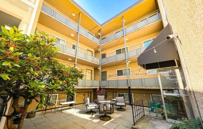 3 beds, 2 baths, 1,390 sqft, $3,095, Unit 401