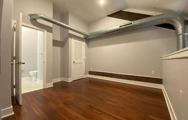 1 bed, 1.5 baths, $1,750, Unit Apt 31