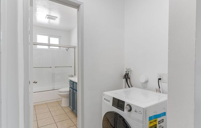 2 beds, 1 bath, 733 sqft, $2,195, Unit 07