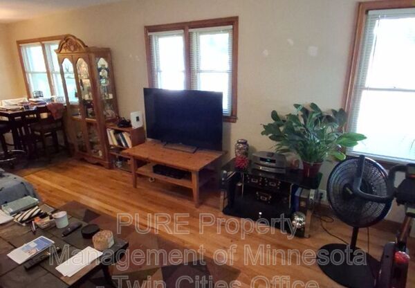 3710 E 43 ST