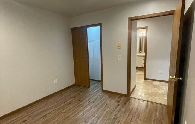 3 beds, 2 baths, 950 sqft, $1,175, Unit Unit 7