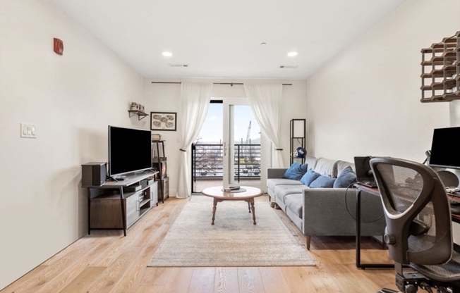 1 bed, 1 bath, 700 sqft, $3,000, Unit 202