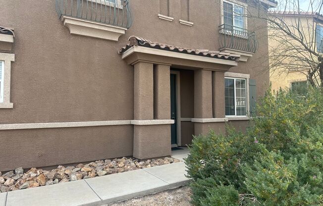 Henderson!!! Community: Cadence!! 4 Bedrooms!!! Bed & Full bath downstairs!! Loft/computer area upstairs!! Jack N Jill Bath!! Playground!!