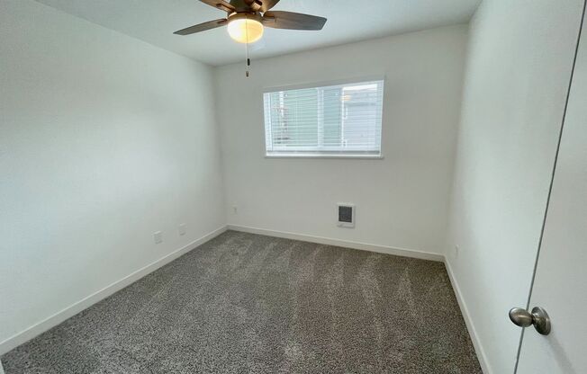 3 beds, 1 bath, 990 sqft, $1,755, Unit 60