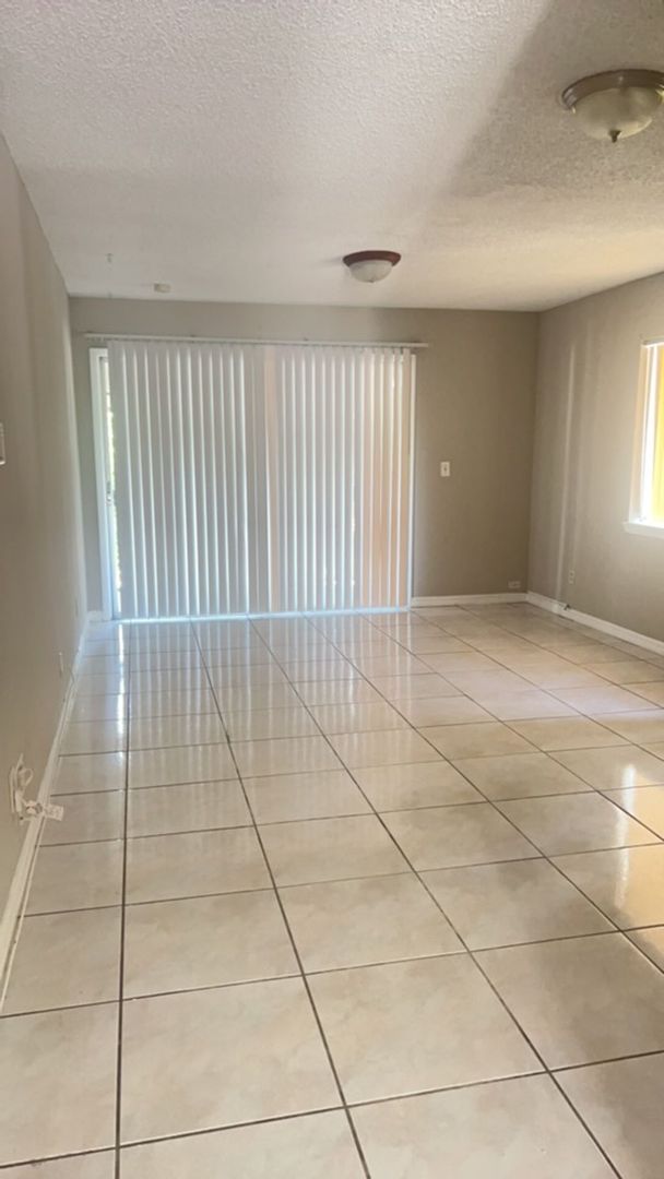 2 Bedroom, 2 bathroom condo For Rent in Town N Country!