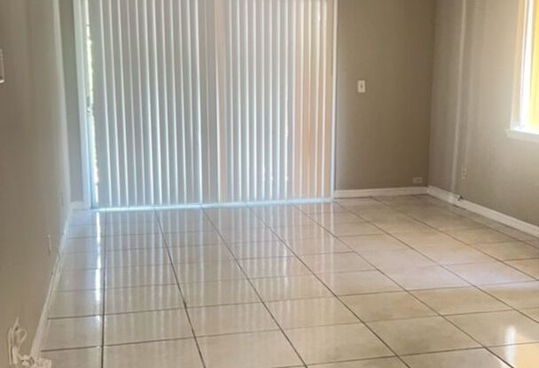 2 Bedroom, 2 bathroom condo For Rent in Town N Country!