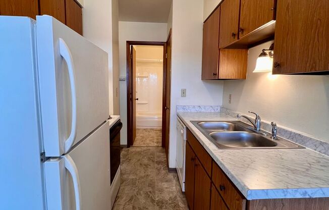 1 bed, 1 bath, 600 sqft, $925, Unit N-1