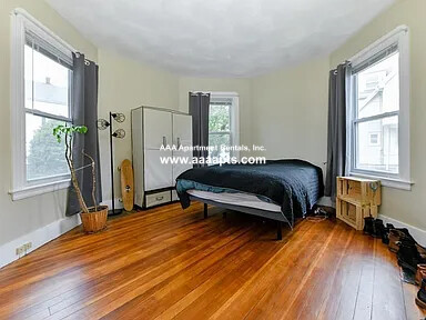18 MILTON ST
