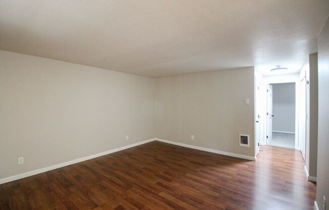 2 beds, 1 bath, 840 sqft, $1,250, Unit 49