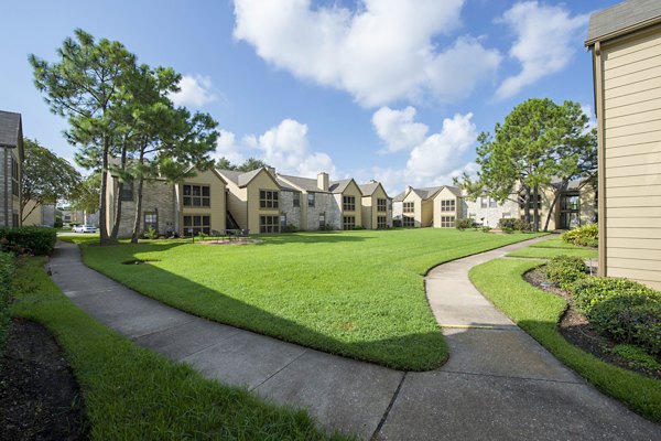 Huntcliff Apartments in League City