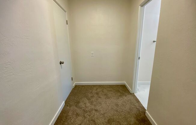 Studio, 1 bath, $850, Unit 3600-4 WY