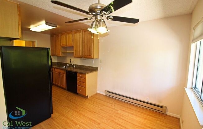 $3395 - 2 Bedroom/2 Bath Condo within walking distance to beautiful downtown Los Altos