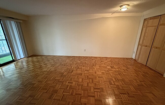 2 beds, 2 baths, 900 sqft, $3,300, Unit 3E