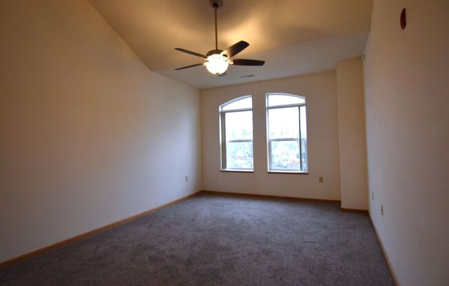 3 beds, 2 baths, 1,380 sqft, $2,345, Unit 8126-306