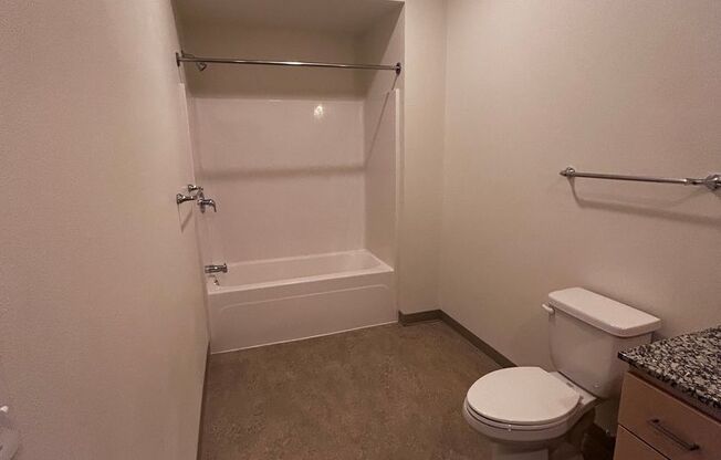 2 beds, 2 baths, 1,000 sqft, $1,700, Unit 305