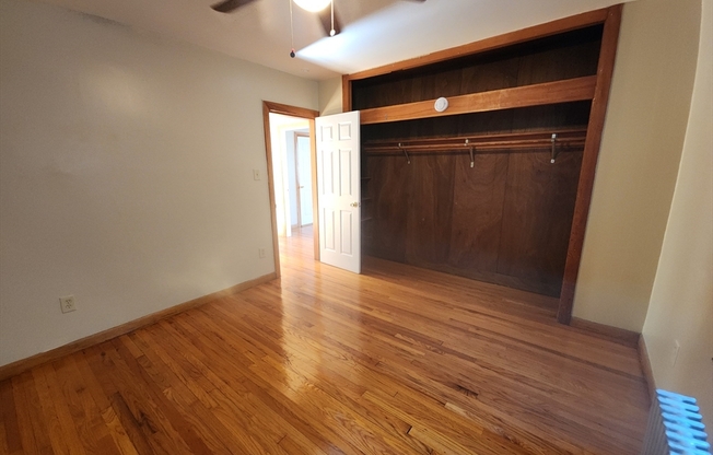 3 beds, 1 bath, 1,300 sqft, $1,900, Unit 1