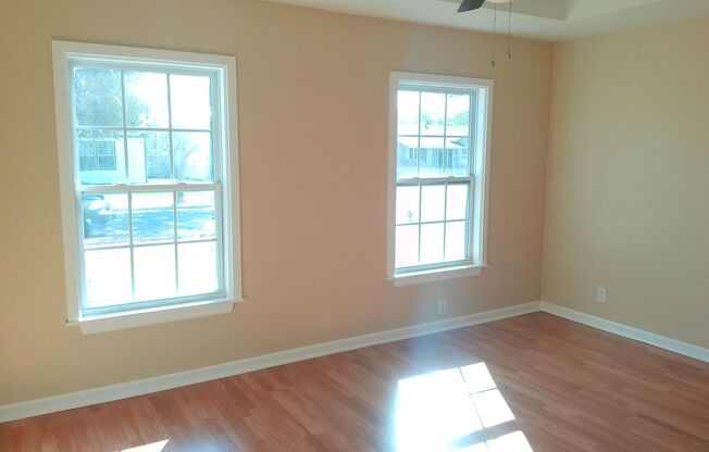 2 beds, 1 bath, $1,275