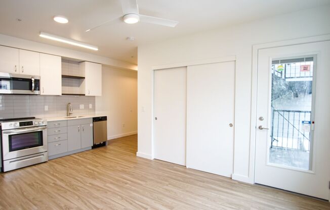 Studio, 1 bath, $1,165, Unit 202